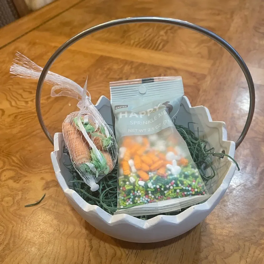 EASTER EGG Porcelain Basket with Carrot Garland & Confetti!